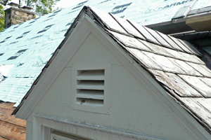 Roof dormer without drip edge flashing